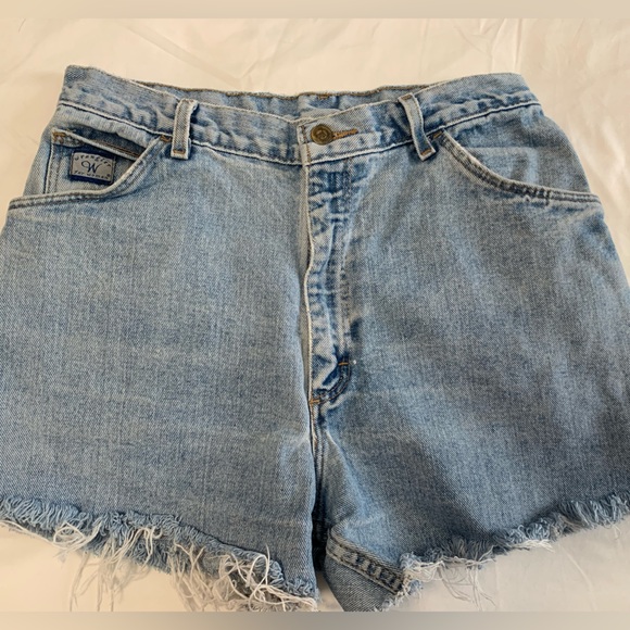Vintage Wrangler Women's Light Blue Classic Jean Shorts - Picture 14 of 16